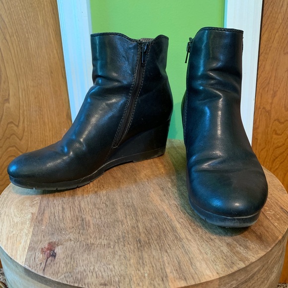 Natural Soul Chelsea Low-heeled Booties - Picture 3 of 8